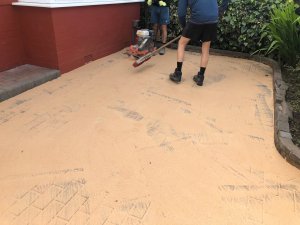 Re-sanding a driveway